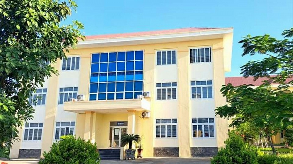 Dãy nhà Hiệu bộ - Nơi đầu não thúc đẩy tiến trình xây dựng và phát triển của nhà trường